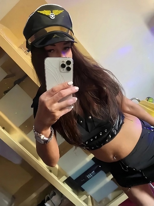 -У тебя сегодня прямой рейс ✈️
-Куда ?
-Прямой рейс ✈️в мою постель 💕