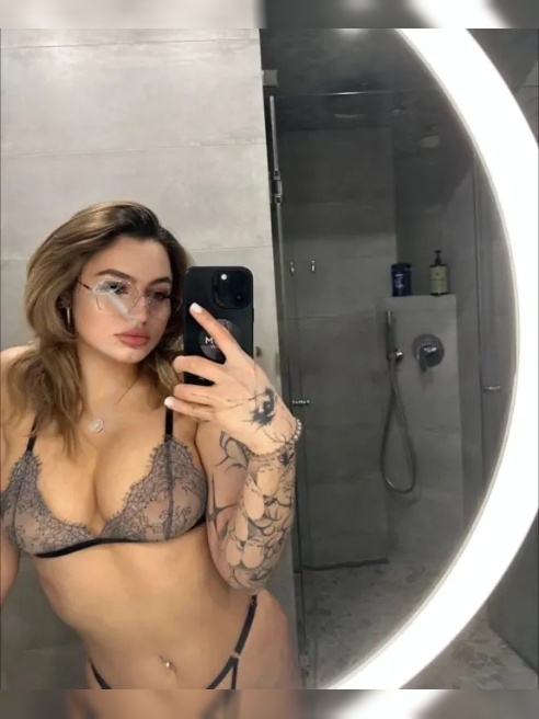 Заставлю твои коленки дрожать от моего минета👸
Мастер спорта по горловому😮😋😛