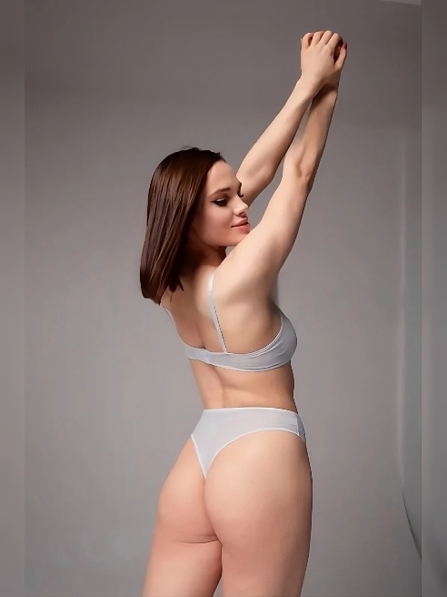 Привет мой сладкий котик💋
Я очень люблю сосать стоя на коленках