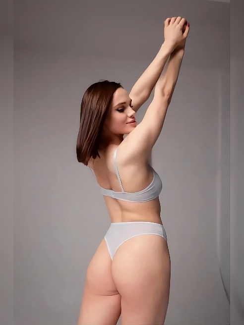 Привет мой сладкий котик💋
Я очень люблю сосать стоя на коленках.
