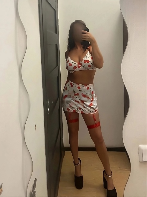 Загорелая обладательница Потрясающего Бюста и незабываемых бедер 🤤 Загорелая обладательница Потрясающего Бюста и незабываемых бедер 🤤