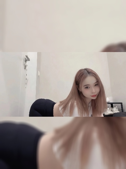 Как на счет добавить в твою жизнь немножечко ✨экзотики✨?)
Я уже тут🤭 А мои ножки разъезжаются по сторонам, там оооочень 💦💦💦