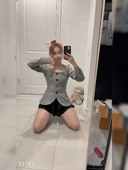 Как на счет добавить в твою жизнь немножечко ✨экзотики✨?)
Я уже тут🤭 А мои ножки разъезжаются по сторонам, там оооочень 💦💦💦