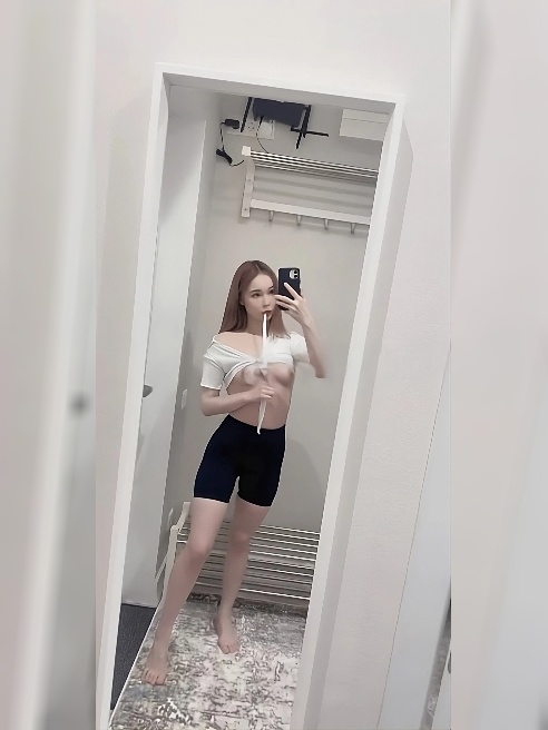 Как на счет добавить в твою жизнь немножечко ✨экзотики✨?)
Я уже тут🤭 А мои ножки разъезжаются по сторонам, там оооочень 💦💦💦