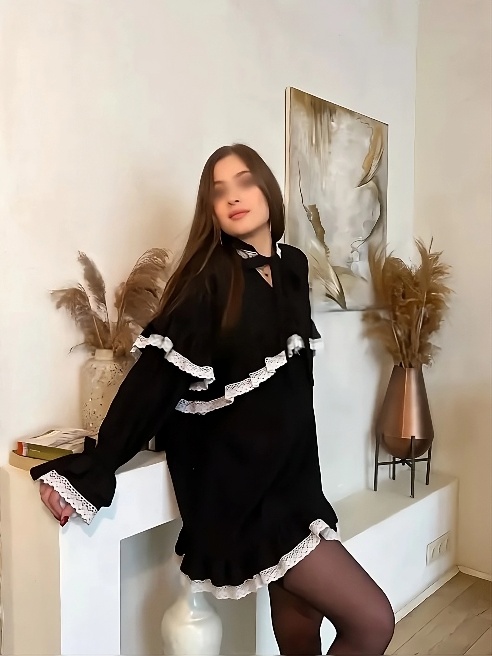 Высокая, с красивыми , натуральными формами 😻
Всегда красивая и в отличном настроении ☺️😉