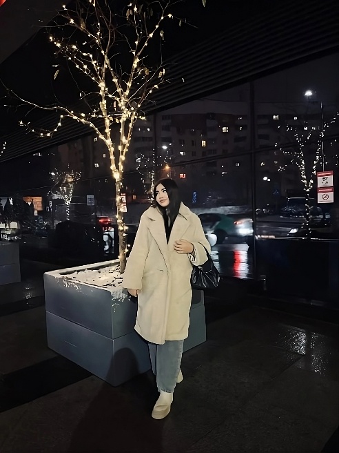 Привет, я Моника! 💋 Страстная, нежная и чувственная, я знаю, как сделать этот момент незабываемым. Позволь мне подарить тебе...