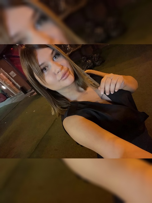 Та самая девочка с пухлыми губами и красивыми глазами😍

С невероятно нежной кожей, сочных форм девушка 😌