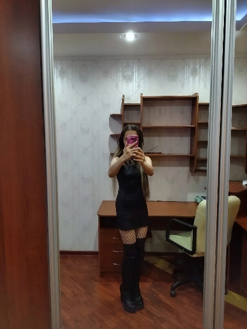 Привет, меня зовут Даша Мурр, и я очень люблю секс. Хотя нет, не просто люблю я им живу! Моё утро должно начинаться сочного, слюнявого ми...