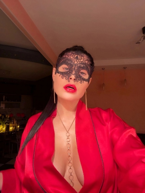 😈 Приветик, милый 🥰💋💋 Я Магда, приглашаю тебя на страстное рандеву!.. Я нежная, ласковая и страстная девушка 😈 Жду тебя в гости или приед...