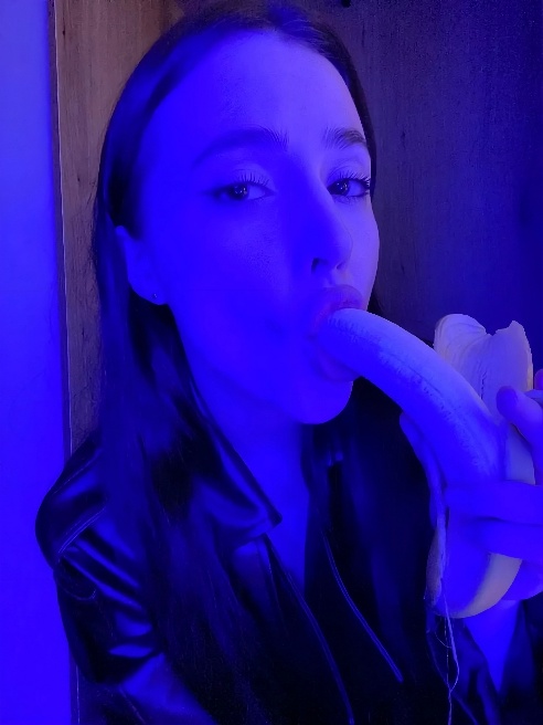 Здравствуйте дорогие мужчины , меня зовут Аурика я впервые в сфере 💓💓💓
var txtTop = document.getElementById('txt_top'),
txtTo... Здравствуйте дорогие мужчины , меня зовут Аурика я впервые в сфере 💓💓💓
var txtTop = document.getElementById('txt_top'),
txtTo...