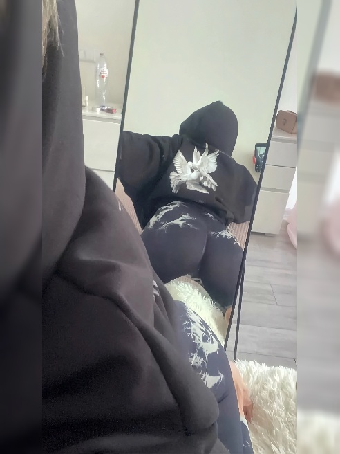 🌹Индивидуально 🌹

Живу одна в шикарных аппартах, обстановка расслабляющая и сексуальная, шикарная кровать с подсветкой и смешанная аура р...