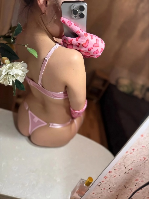 Я милая сексуальная малышка,приходи и проведи время с пользой 😉, моя узкая дырочка ждёт тебя ...💋💋💋💋 правда есть одно НО, если у вас боль...
