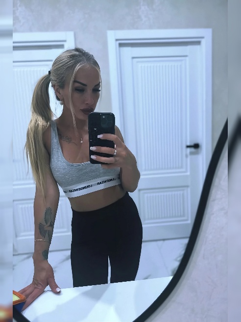 ♥♥♥На фото точно я красивая блондиночка😘😘😘! Мне не интересно, чтоб вы приходили и уходили. Поэтому я не ставлю чужие или отфотошопленные...