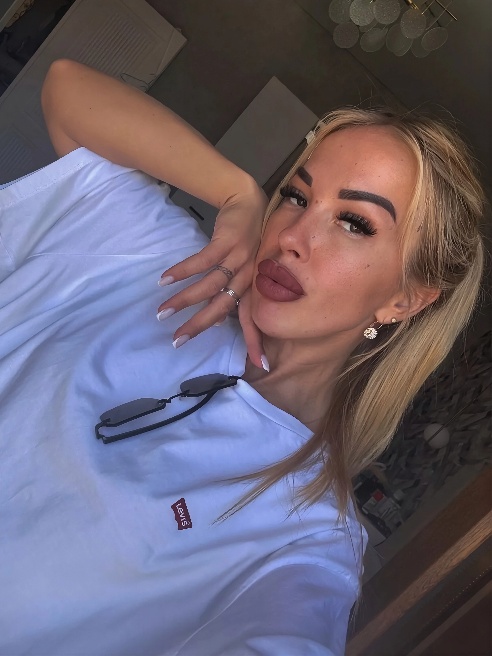 ♥♥♥На фото точно я красивая блондиночка😘😘😘! Мне не интересно, чтоб вы приходили и уходили. Поэтому я не ставлю чужие или отфотошопленные...