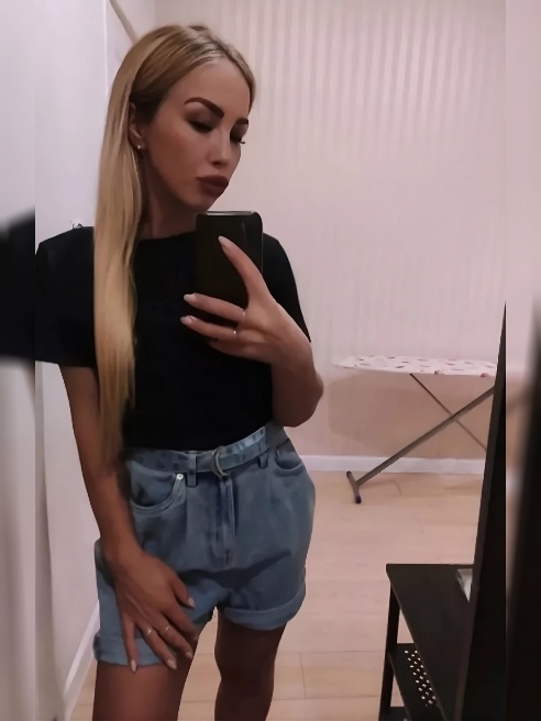 ♥♥♥На фото точно я красивая блондиночка😘😘😘! Мне не интересно, чтоб вы приходили и уходили. Поэтому я не ставлю чужие или отфотошопленные...