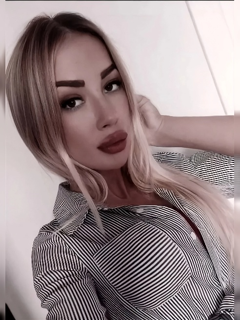 ♥♥♥На фото точно я красивая блондиночка😘😘😘! Мне не интересно, чтоб вы приходили и уходили. Поэтому я не ставлю чужие или отфотошопленные...