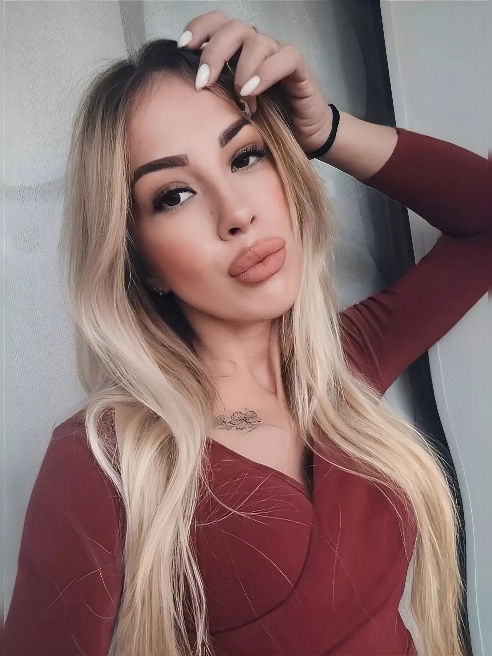 ♥♥♥На фото точно я красивая блондиночка😘😘😘! Мне не интересно, чтоб вы приходили и уходили. Поэтому я не ставлю чужие или отфотошопленные...