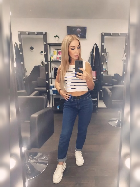 ♥♥♥На фото точно я красивая блондиночка😘😘😘! Мне не интересно, чтоб вы приходили и уходили. Поэтому я не ставлю чужие или отфотошопленные...