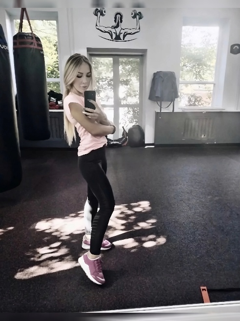 ♥♥♥На фото точно я красивая блондиночка😘😘😘! Мне не интересно, чтоб вы приходили и уходили. Поэтому я не ставлю чужие или отфотошопленные...