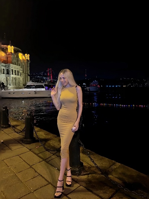 Приветствую на моей странице🤗

Меня зовут Аврора,мне 20 лет💋

Я гламурная милашка с прекрасным телом и натуральной грудью🤭🍒

 Учусь,заним...