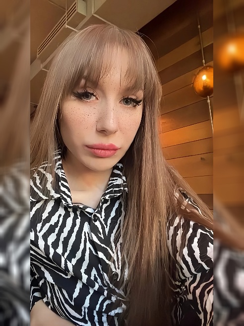 Приветствую тебя, мой смелый спутник!💋 Сегодняшний вечер наполнен обетованиями страсти и удовольствия, а я готова стать твоим проводником...