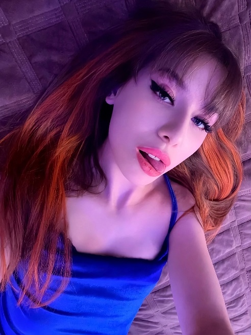 Приветствую тебя, мой смелый спутник!💋 Сегодняшний вечер наполнен обетованиями страсти и удовольствия, а я готова стать твоим проводником...