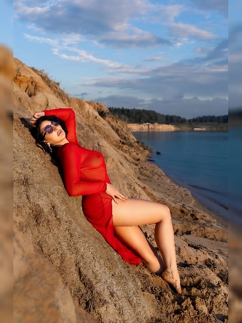 🧚🏻♀

 "Cause we are living in a material world

And I am a material girl..."



Стать любовницей, подругой или самым ярким впечатлени...