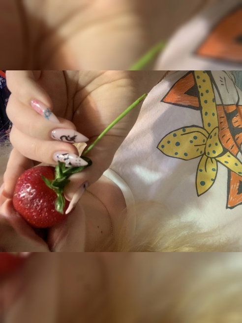 Смотрите  сноску)полное инфо находится там 🩷привет)) 

❤Раскрась свои весенне-летние вечера свиданием с девушкой , у которой в сердце вс...